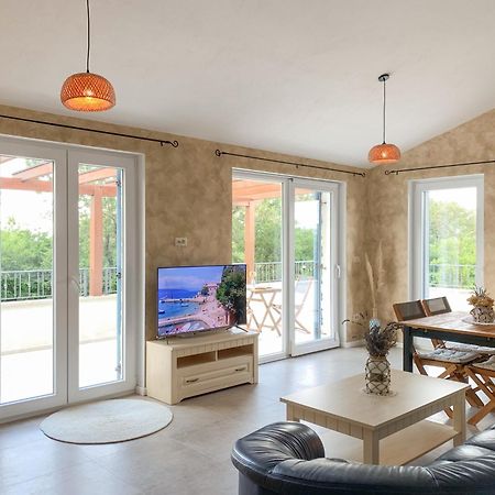 Villa Alara - Charming Villa With Heated Swimming Pool Milohnici Exteriör bild