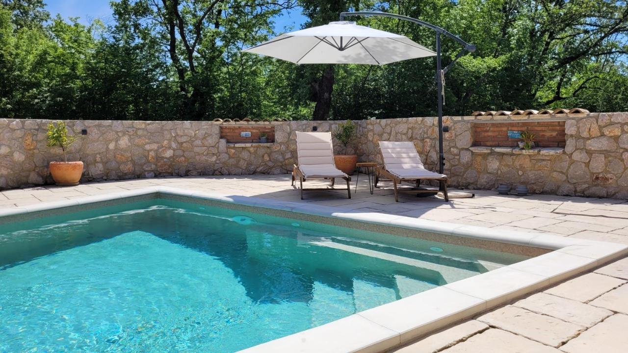 Villa Alara - Charming Villa With Heated Swimming Pool Milohnici Exteriör bild