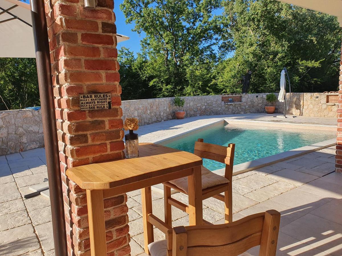 Villa Alara - Charming Villa With Heated Swimming Pool Milohnici Exteriör bild