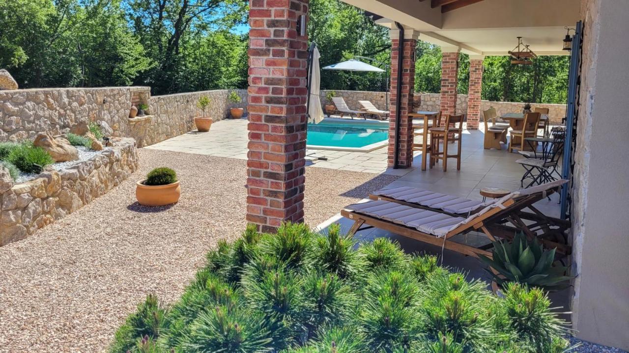 Villa Alara - Charming Villa With Heated Swimming Pool Milohnici Exteriör bild