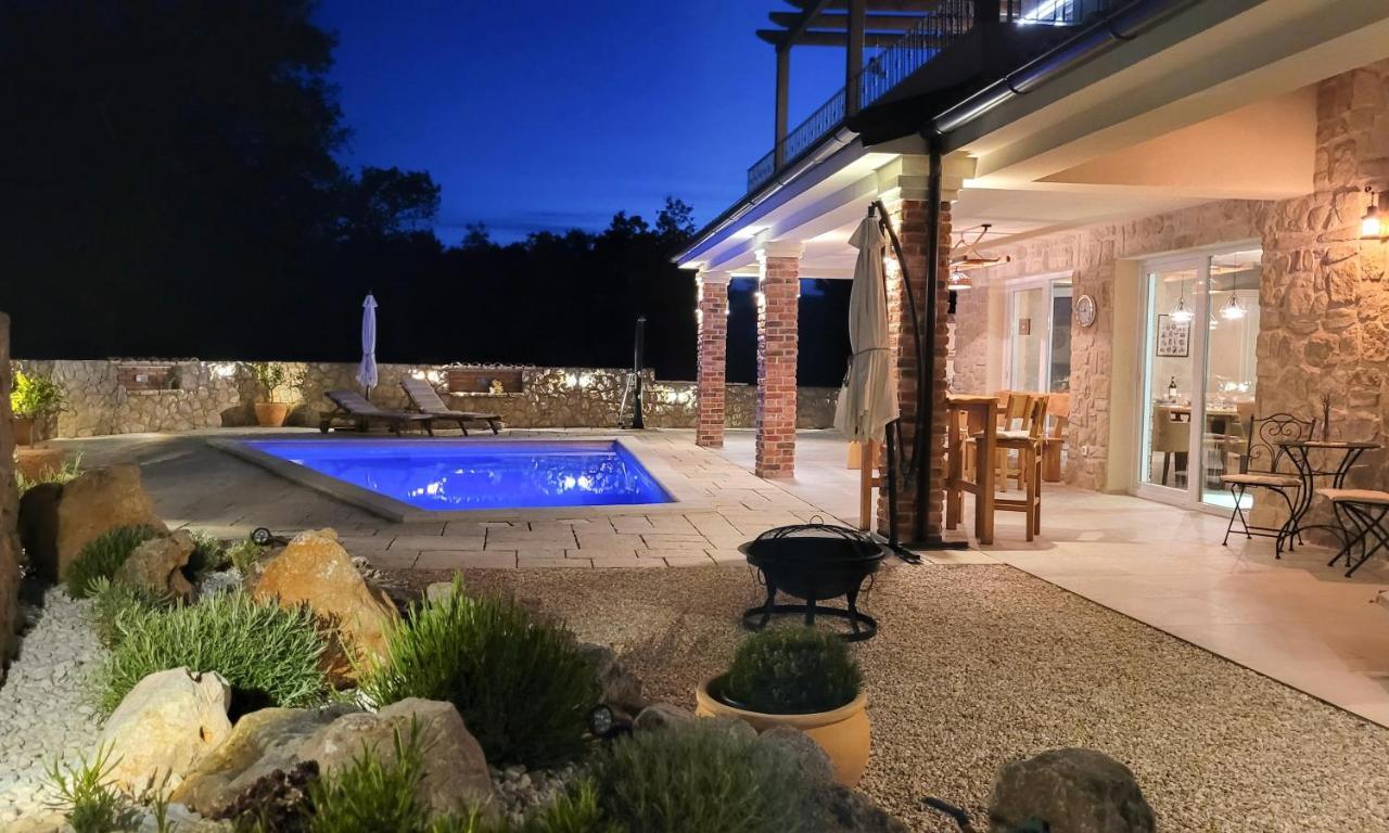Villa Alara - Charming Villa With Heated Swimming Pool Milohnici Exteriör bild