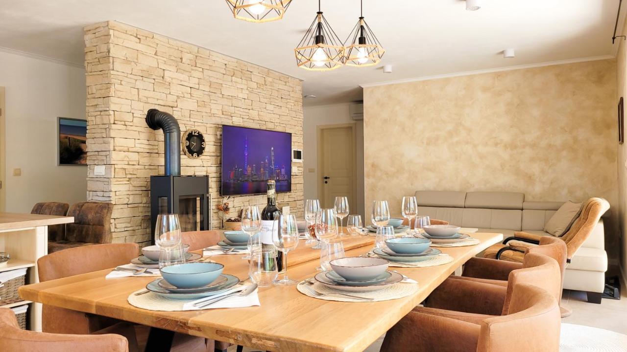 Villa Alara - Charming Villa With Heated Swimming Pool Milohnici Exteriör bild