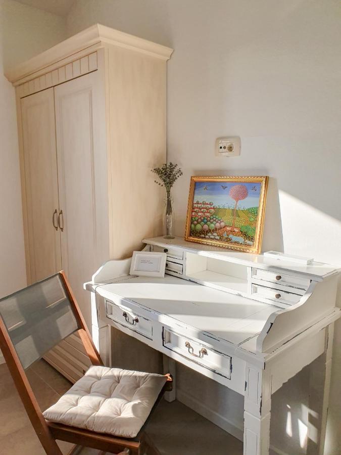 Villa Alara - Charming Villa With Heated Swimming Pool Milohnici Exteriör bild