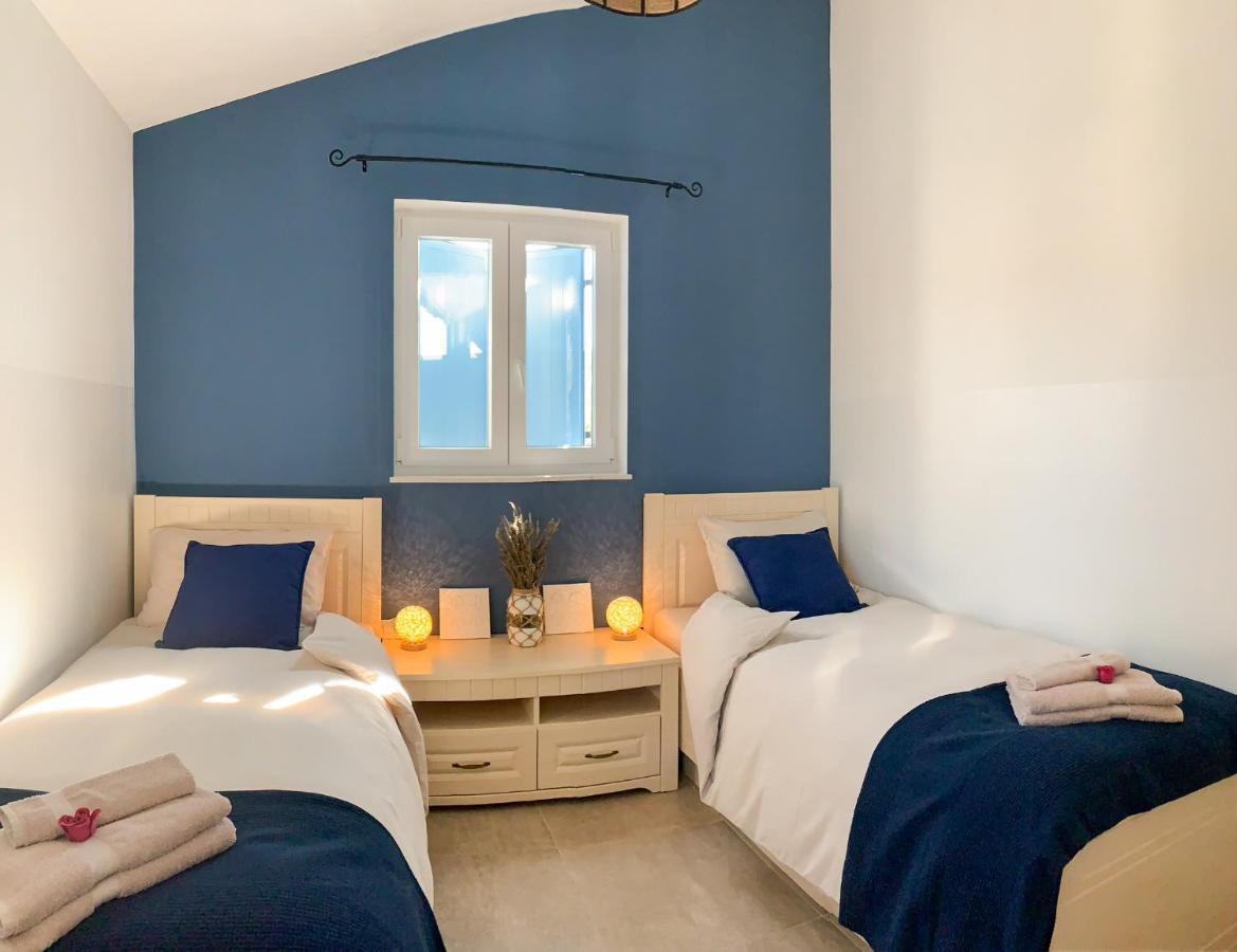 Villa Alara - Charming Villa With Heated Swimming Pool Milohnici Exteriör bild