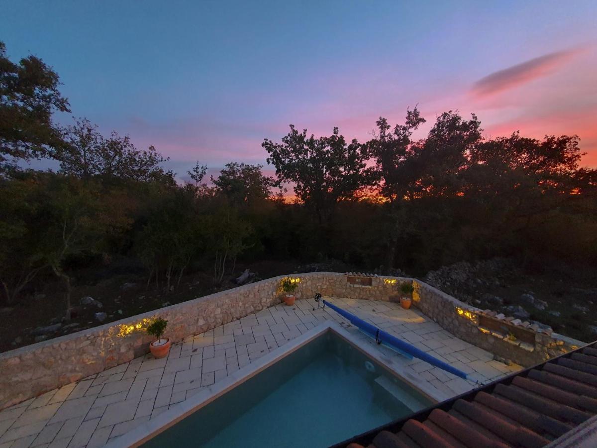Villa Alara - Charming Villa With Heated Swimming Pool Milohnici Exteriör bild