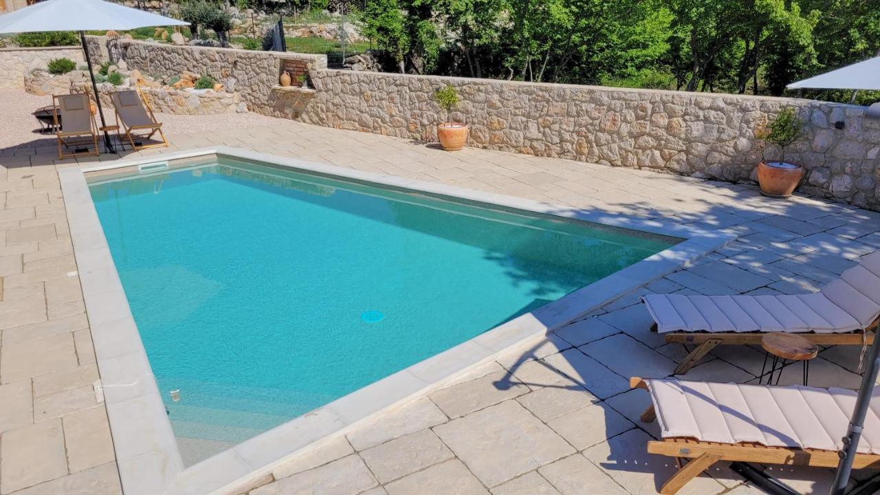 Villa Alara - Charming Villa With Heated Swimming Pool Milohnici Exteriör bild